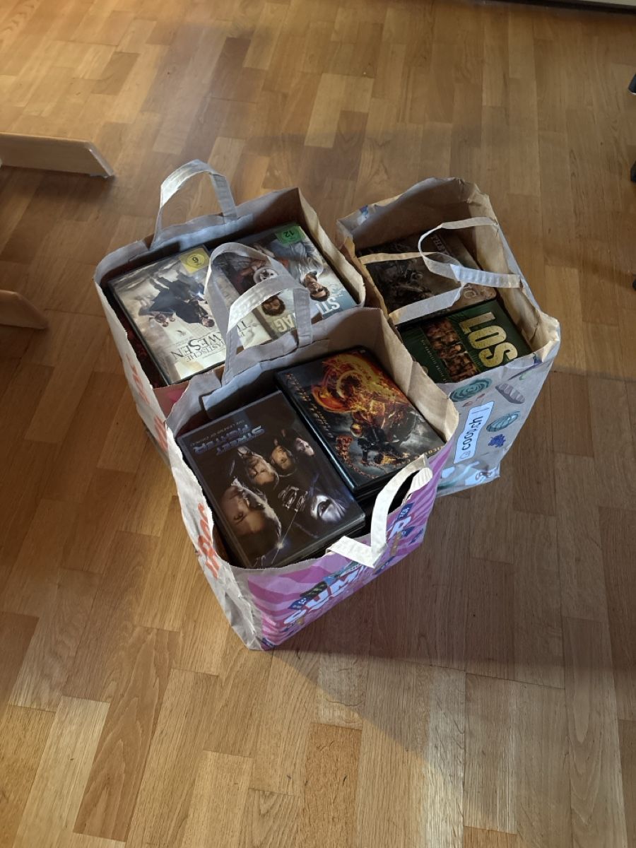 Tutti i DVDs: Verschiedene DVDs Filme und Serien – Usato da Kleindietwil venduto da hof_ft8p