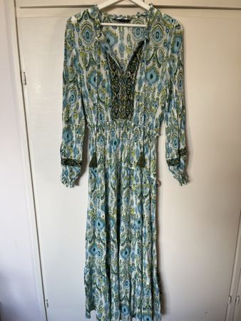 Zara dress middle hugging 🤗 
