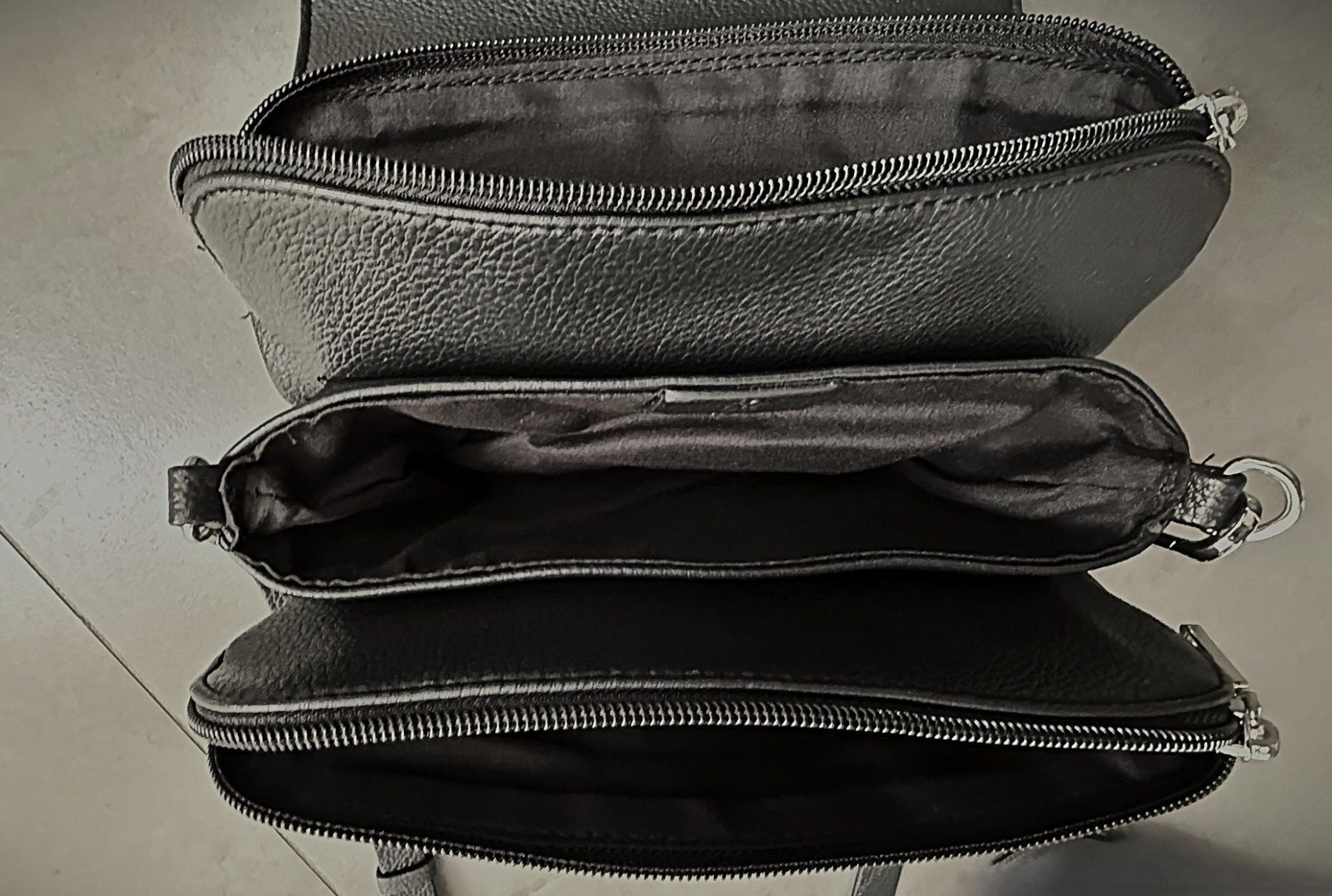 Sacs femmes: Handtasche schwarzes Kunstleder - schwarz – D'occasion à Lommis par manmarmi 5
