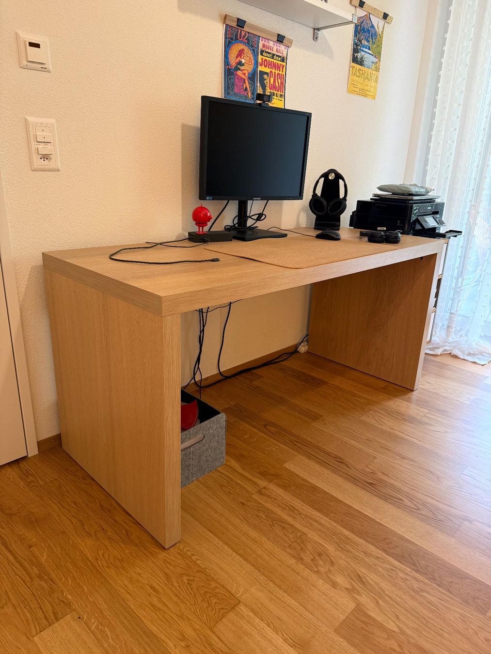 Bureaux: Schreibtisch "Malm" von IKEA in Eichenfurnier – D'occasion à Olten par Denis05 1