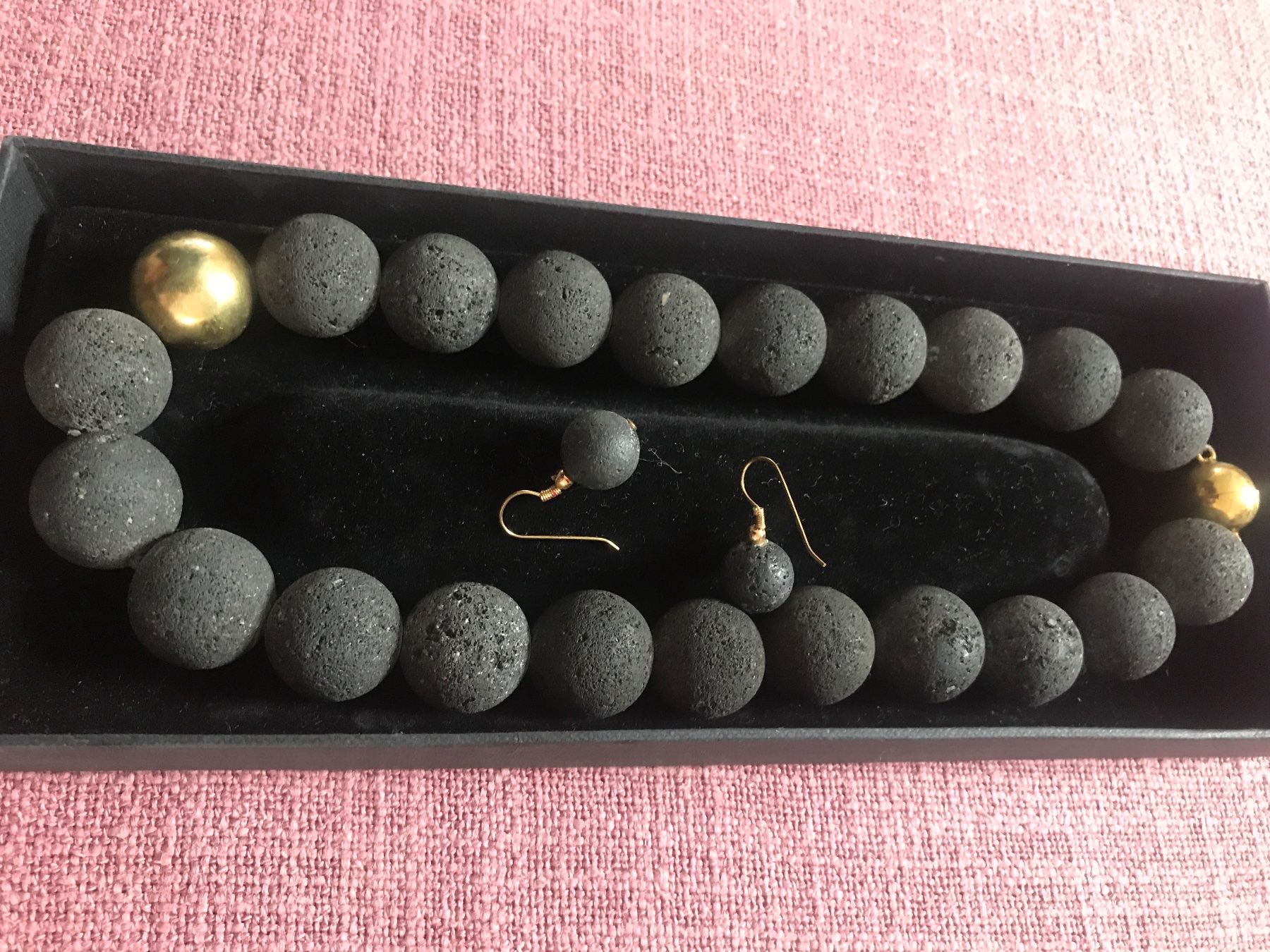 Colliers: Vulkanstein Kette mit Ohrringen, neuwertig – Neuf avec emballage d'origine à Wettingen par Andres54