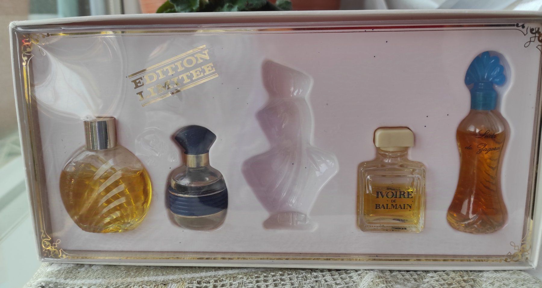 Parfum & Eau de Toilette: Coffret miniatures – Gebraucht aus Renens VD von cla_7zv5
