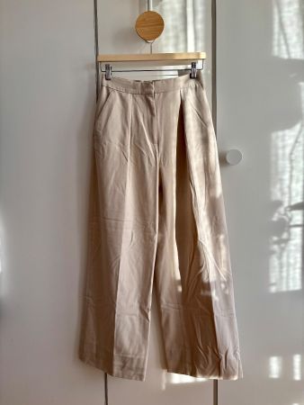 Gerade Stoffhose mit Bundfalten
