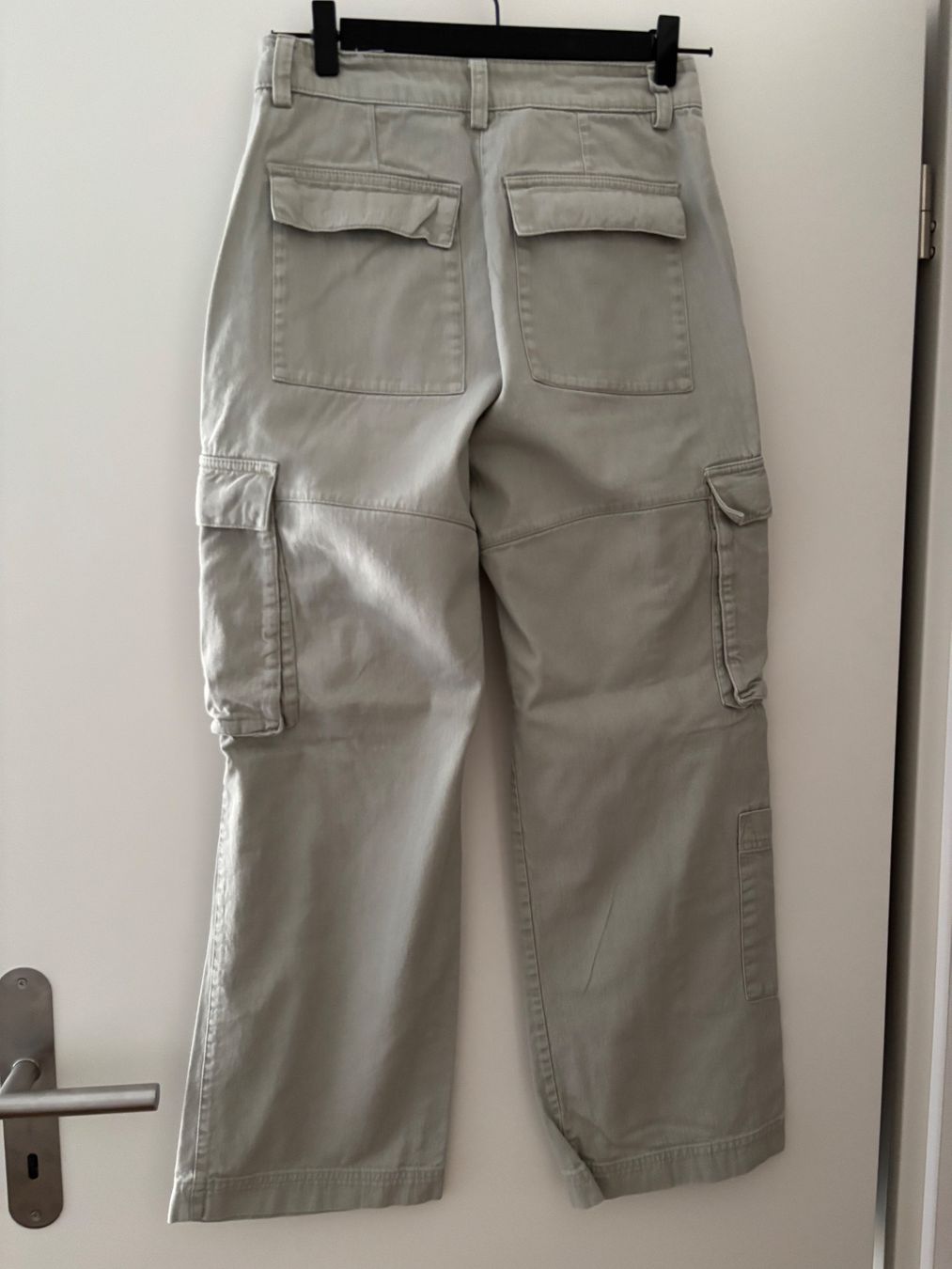 H&M Pantaloni: Pantalon cargo, beige, taille 38. – Usato da Neuchâtel venduto da Zoilab 1