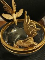 Schale aus Glas mit goldenem Rand und goldenen Vögeln, antik