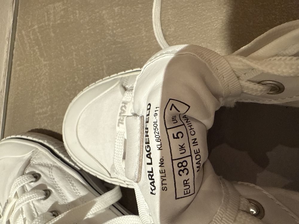 Chaussures femmes: Karl Lagerfeld Sneaker Gr.38 Weiss Top Zustand! – D'occasion à Schindellegi par butterfly242011 4