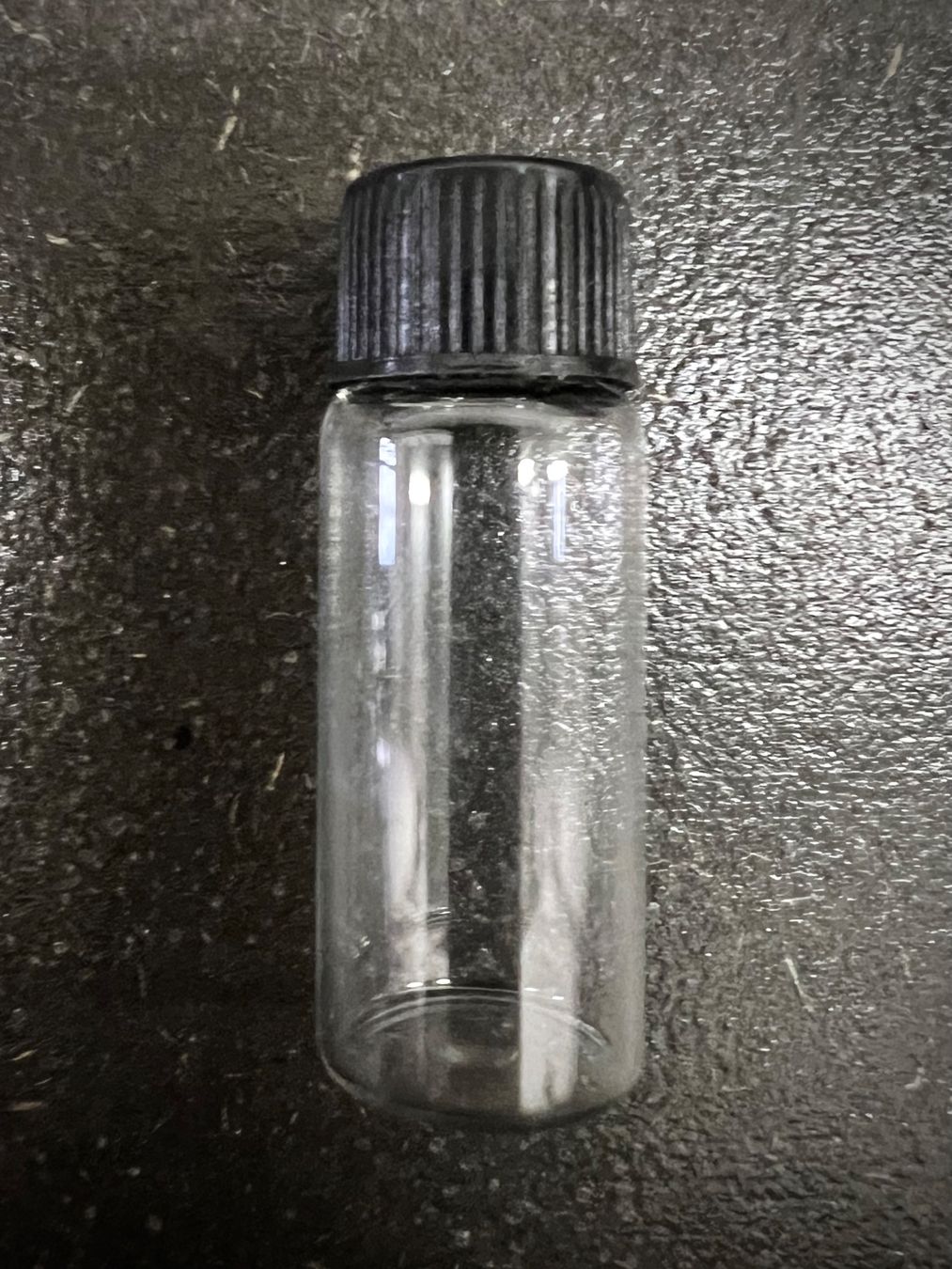 Laborzubehör: 198 x 4 ml Mini Glasflaschen mit Schraubverschluss Schwarz – Neu und originalverpackt aus Meilen von tecdiver