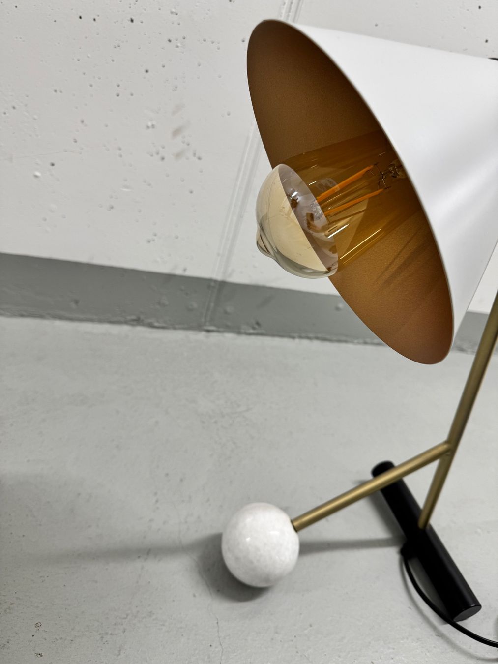 Lampade: Tischlampe in Gold / Weiss – Usato da Wallisellen venduto da Z0C 1