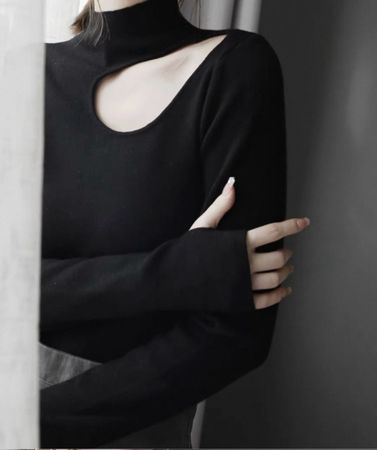 Turtleneck sweater with Cutout Detail - Size Small wool blen