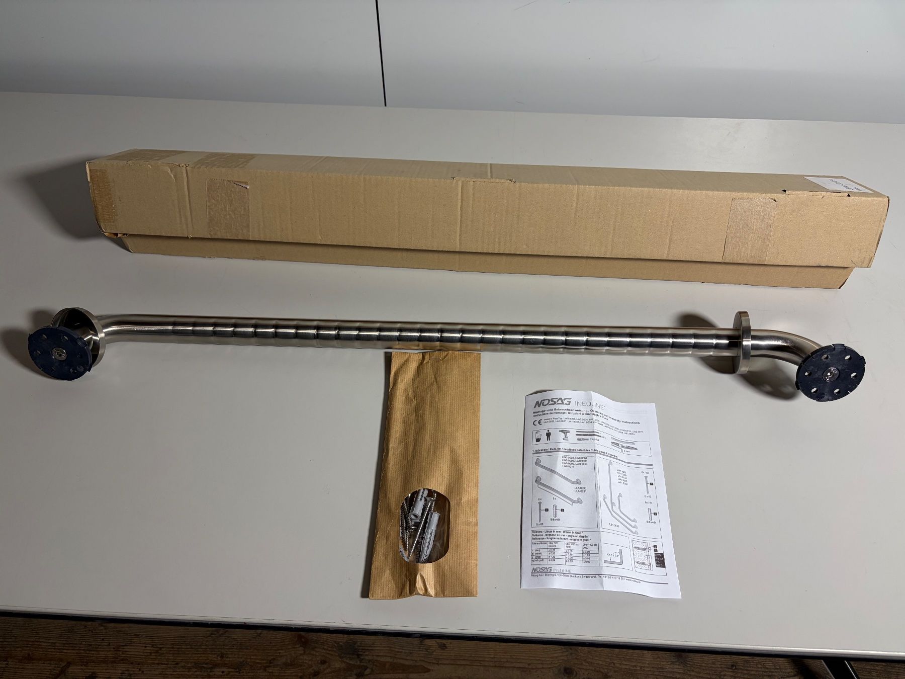 Supporti a parete: Neuer Haltegriff IneoLine plus, Nosag. 80 cm, barrierefrei – Nuovo e nell'imballaggio originale da Winterthur venduto da efant12 3