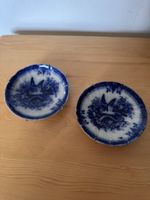 Deux assiettes anciensen porcelaine motif bleu et blanc 18 c