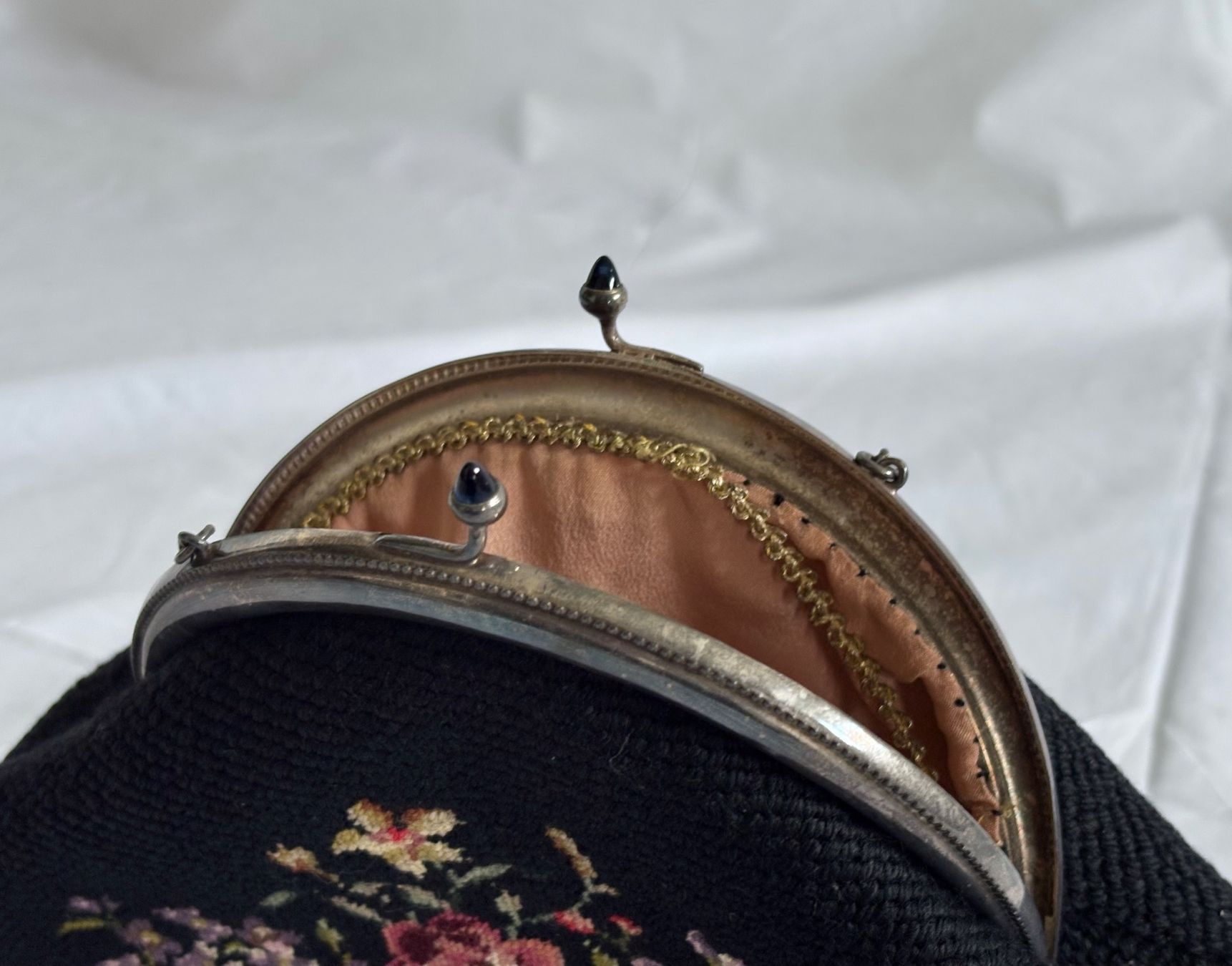 Borse da donna: Antike Gobelin-Handtasche mit Blumenmotiv – Usato da Oberrieden venduto da pet_n2c2 3