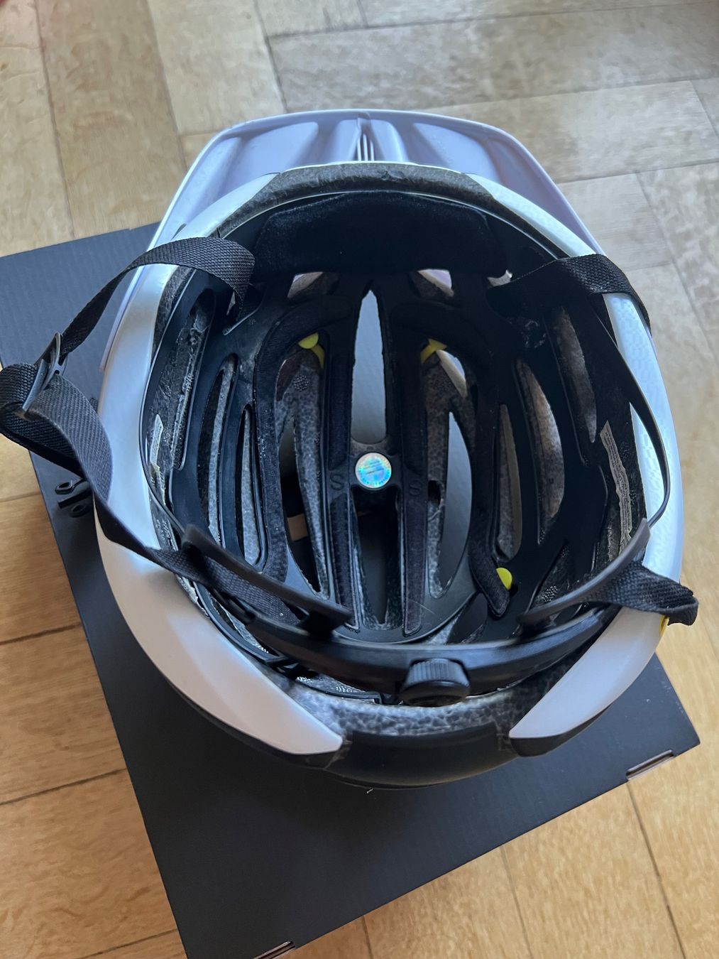 Giro Casques: GIRO Artex Mips Velo Helm – D'occasion à Basel par med_5zwf 4