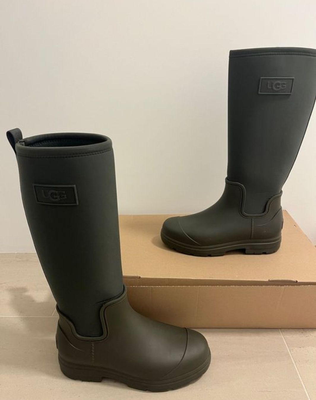 Ugg Scarpe da donna: Ugg Gummistiefel, Gr. 40, Olivgrün – Nuovo (secondo la descrizione) da Zürich venduto da mco_nd92 1