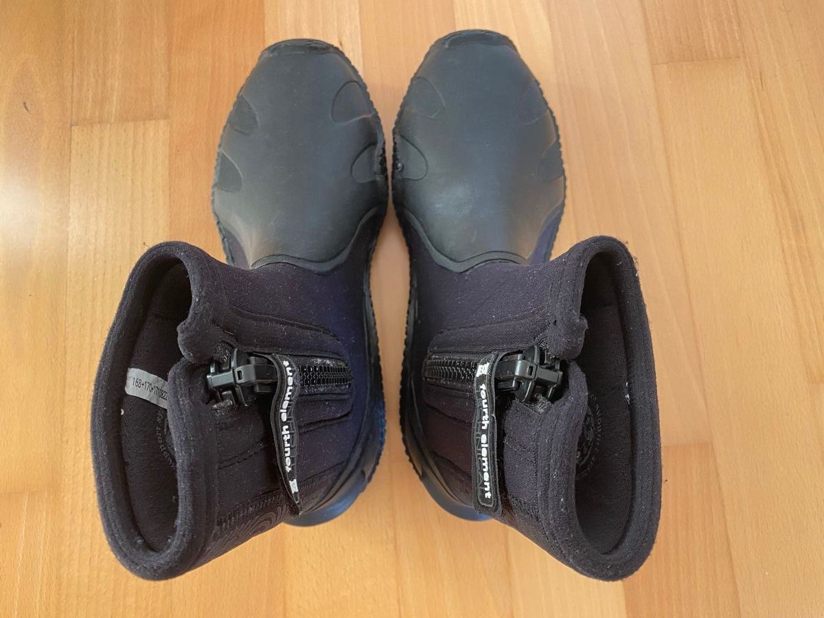 Chaussures hommes: Fourth Element Pelagic Boot Füsslinge, Gr. 44.5 – D'occasion à Bassersdorf par jeh99 2