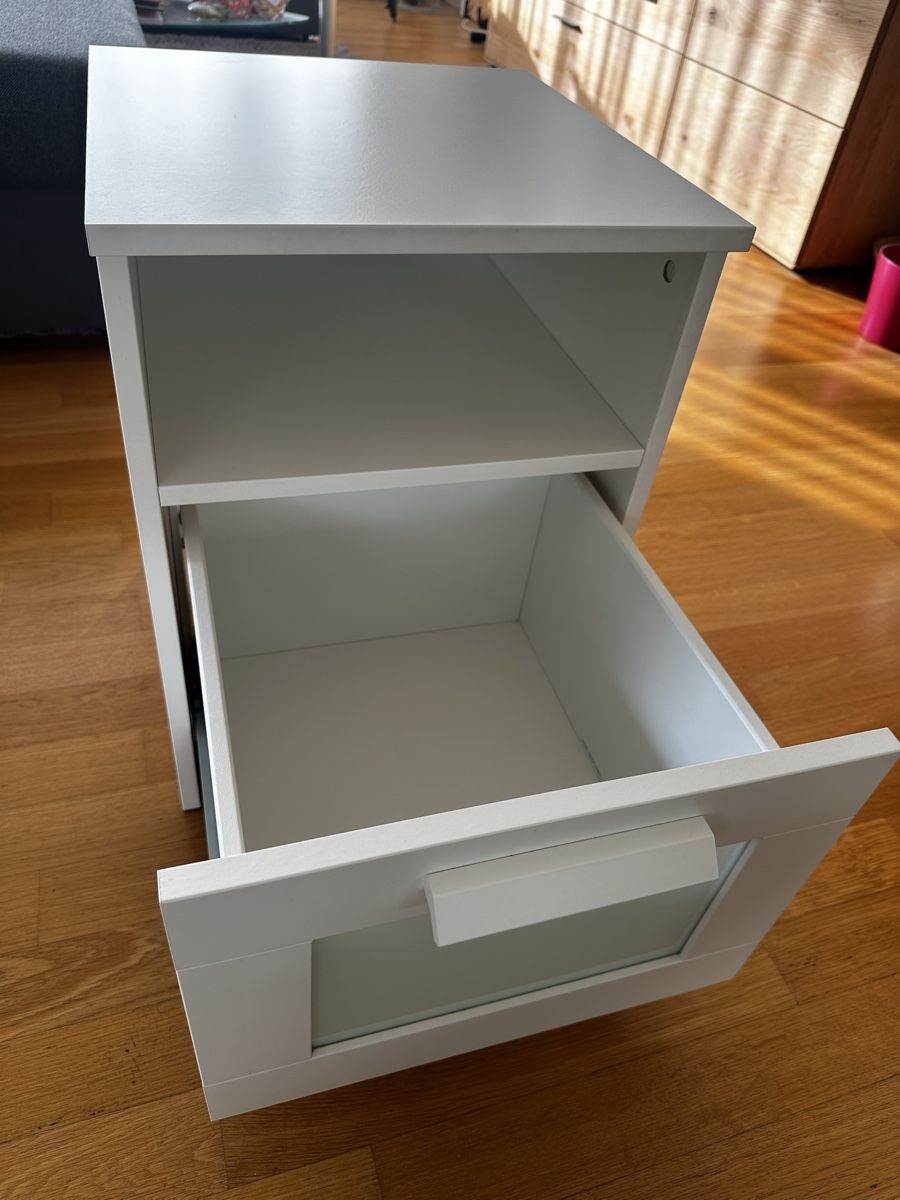 Tables de nuit: IKEA Ablagetisch – D'occasion à Ennetmoos par ObergubsEr 3