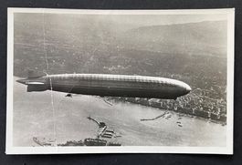 Zeppelin survolant la Rade de Genève/ Photo Aerienne/v. État