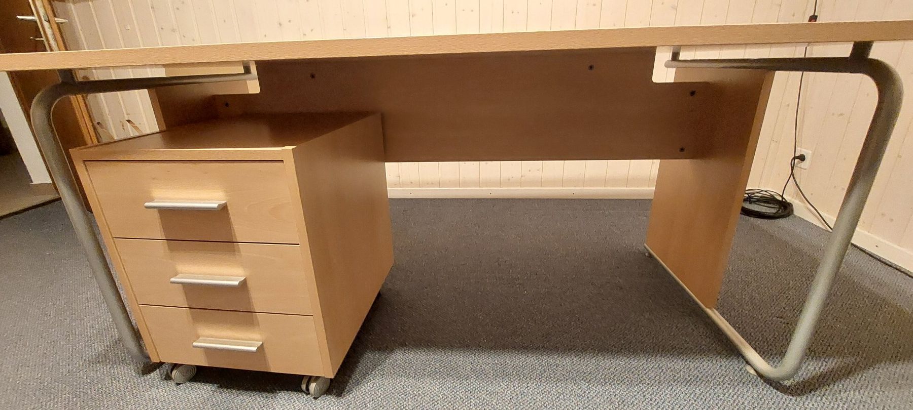 Scrivanie: Bureau avec meuble à roulettes – Usato da Siviriez venduto da alaindumas 3