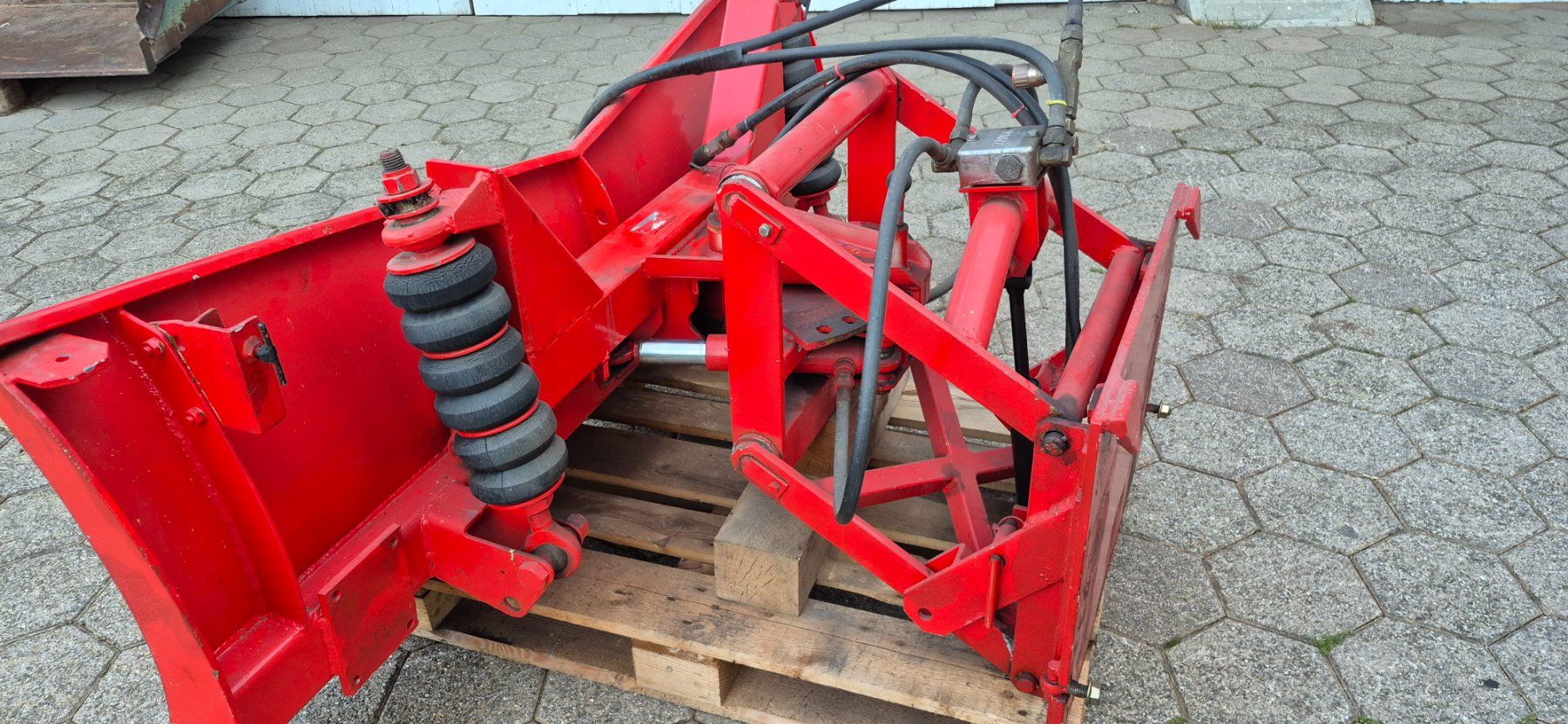 Zaugg Déneigement: Schneepflug Zaugg 180breit zu Kommunal oder Oldtimer Traktor – D'occasion à Egg SZ par Bko1 3