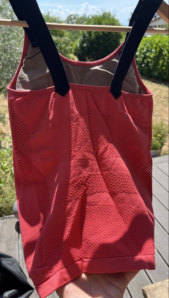 Falke Top: Top de sport  – Usato da La Neuveville venduto da VivreLibre 1