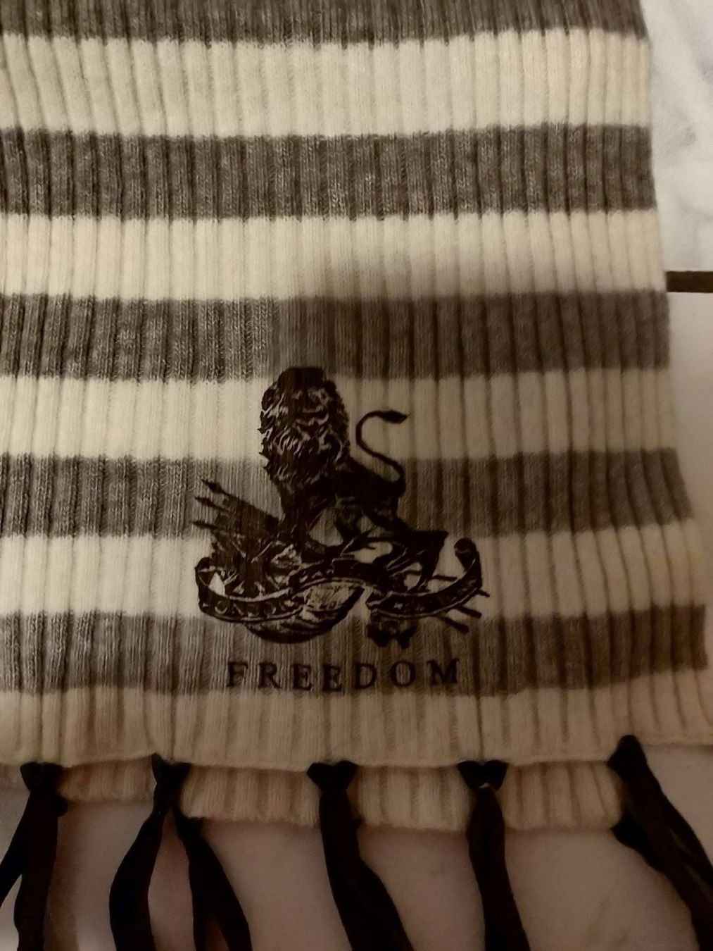 Foulard & Sciarpe: Damen Freedom Schal – Usato da Schwyz venduto da Francesca54 1