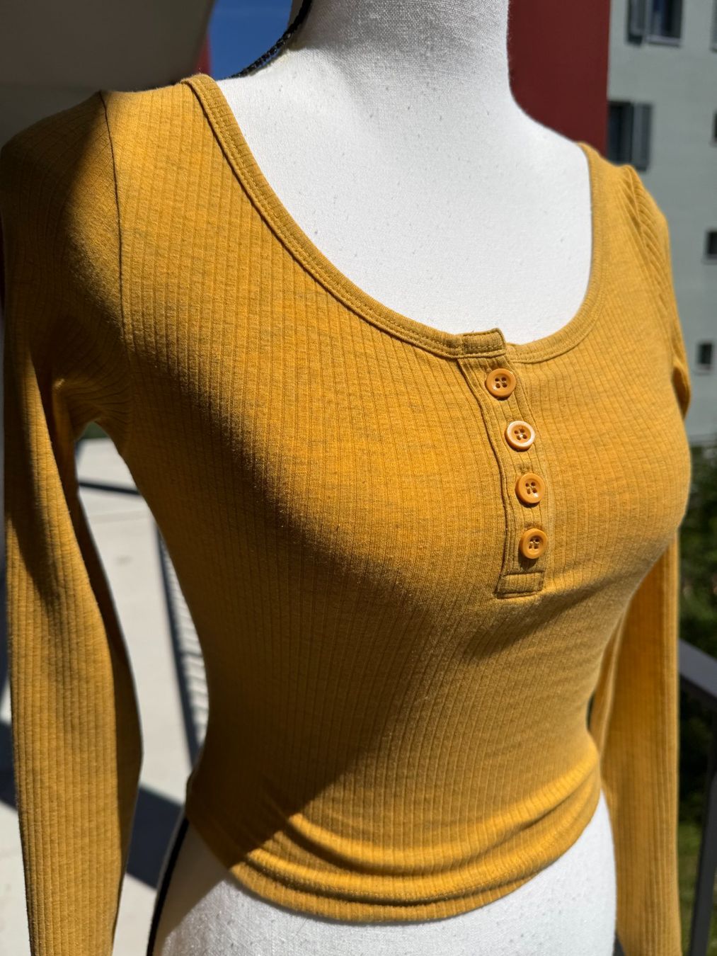 H&M T-shirt: H&M Divided Basic Shirt, Senfgelb, Gr. XS – Usato da Riehen venduto da edu_92w7