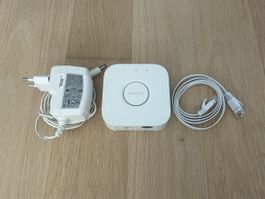 Philips Hue Bridge mit Netzteil und Kabel