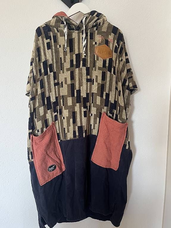 Accappatoi: Surfer Poncho  – Usato da Thun venduto da Jaeeeel