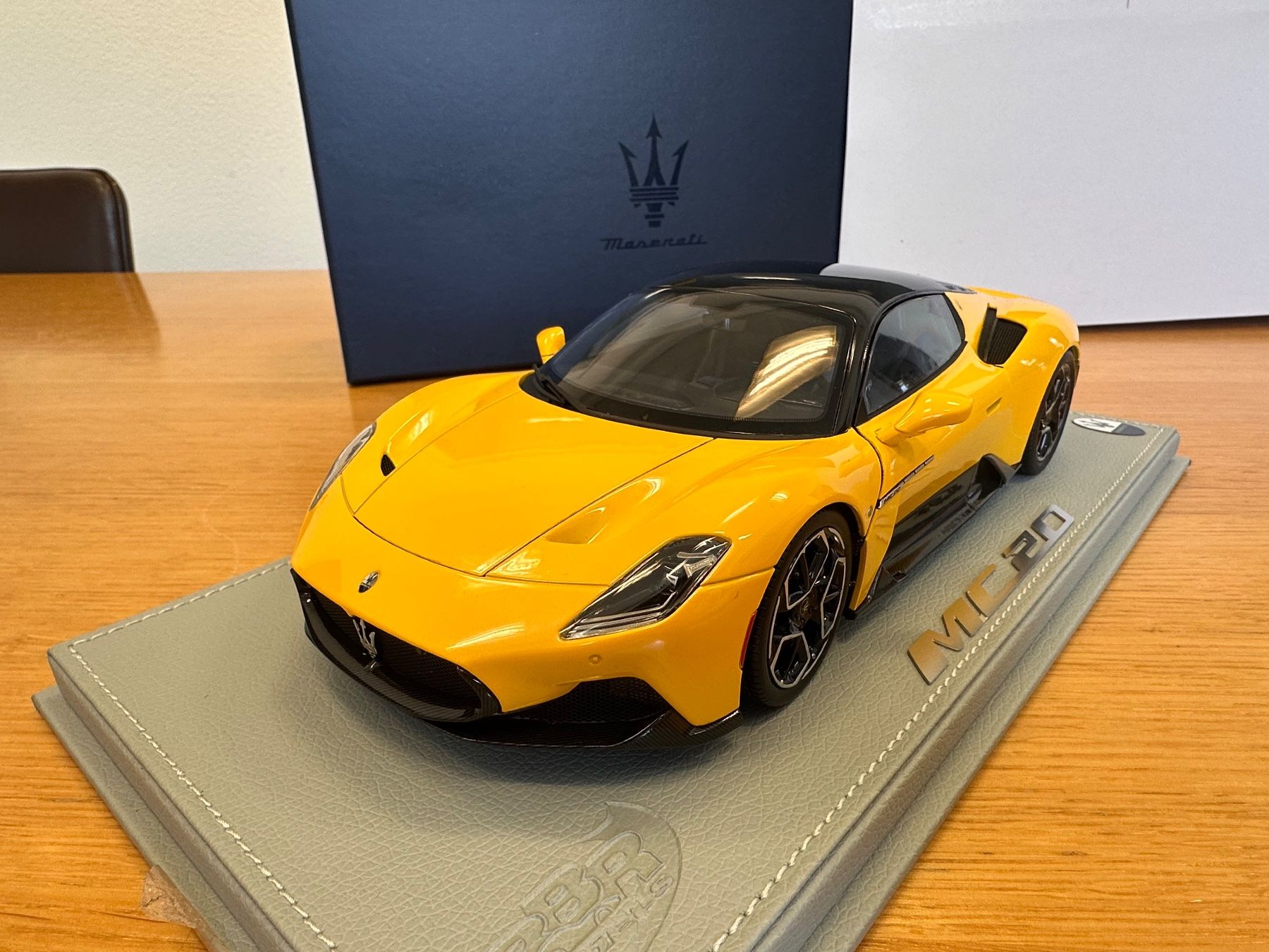 BBR Models Modellini d'auto: BBR Maserati MC20 giallo open 1/18 – Nuovo e nell'imballaggio originale da Stein AR venduto da Krabbe2 5