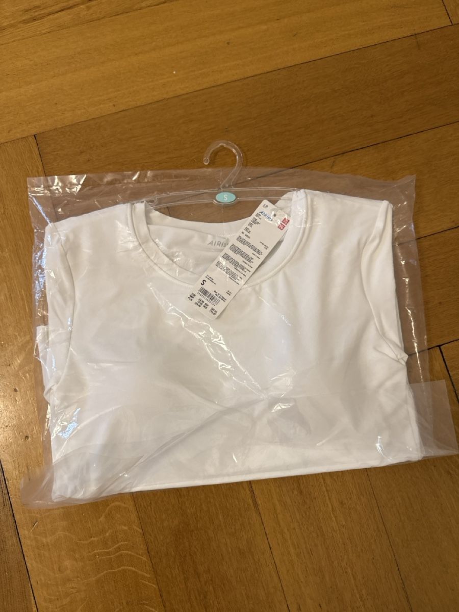 Uniqlo T-shirt: Uniqlo Bra Tshirt Airism Doppelpack – Nuovo e nell'imballaggio originale da Zürich venduto da melaniem007 1