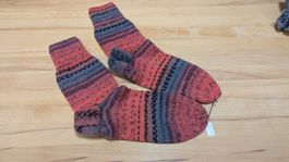 Warme Füsse, warmes Herz! Handgestrickte Wollsocken - 38/39