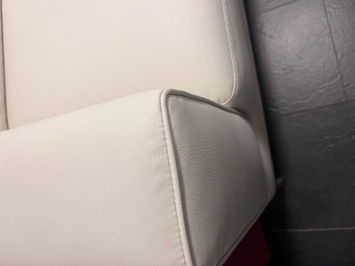 Sofas: Ledersofa Weiss – Neu (gemäss Beschreibung) aus Schlieren von KJP 2