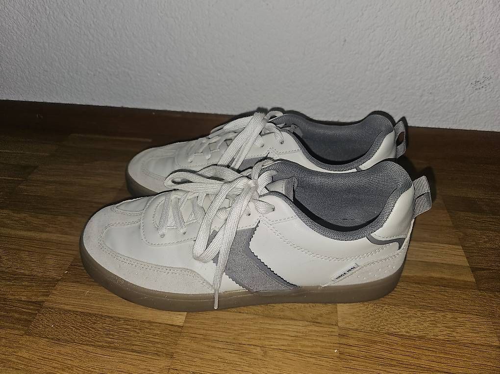 Pull&Bear Damenschuhe: Damen Sneakers PULL&BEAR  Gr.39, – Gebraucht aus St.Gallen von amaka01 1