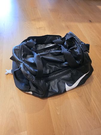 Nike Sporttasche schwarz, ca. 50 x 25 cm
