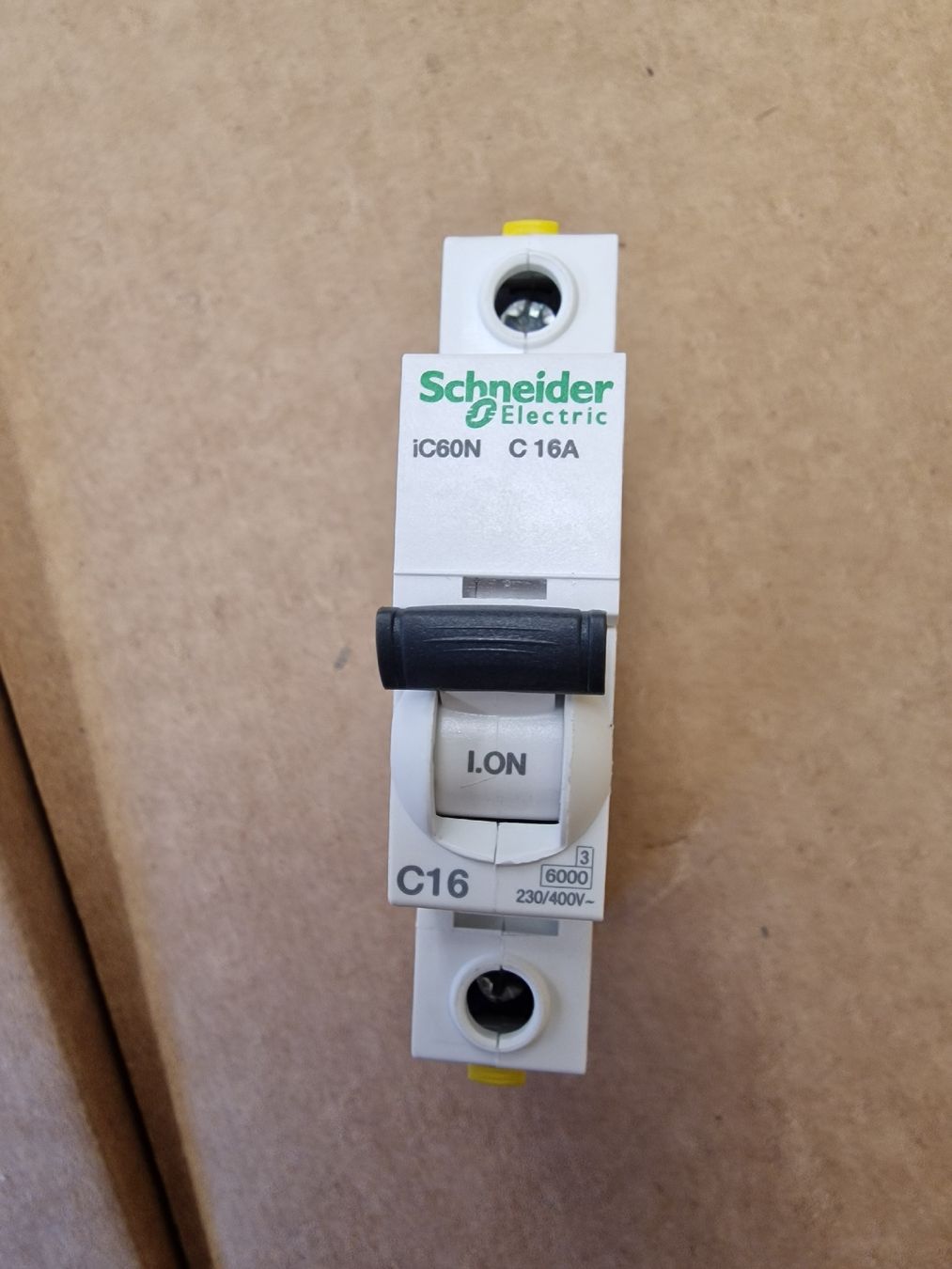 Schneider Interruttori: Leitungsschutzschalter iC60N , 1P, 16A, C – Nuovo (secondo la descrizione) da Uster venduto da DuVaekkedeMig 1