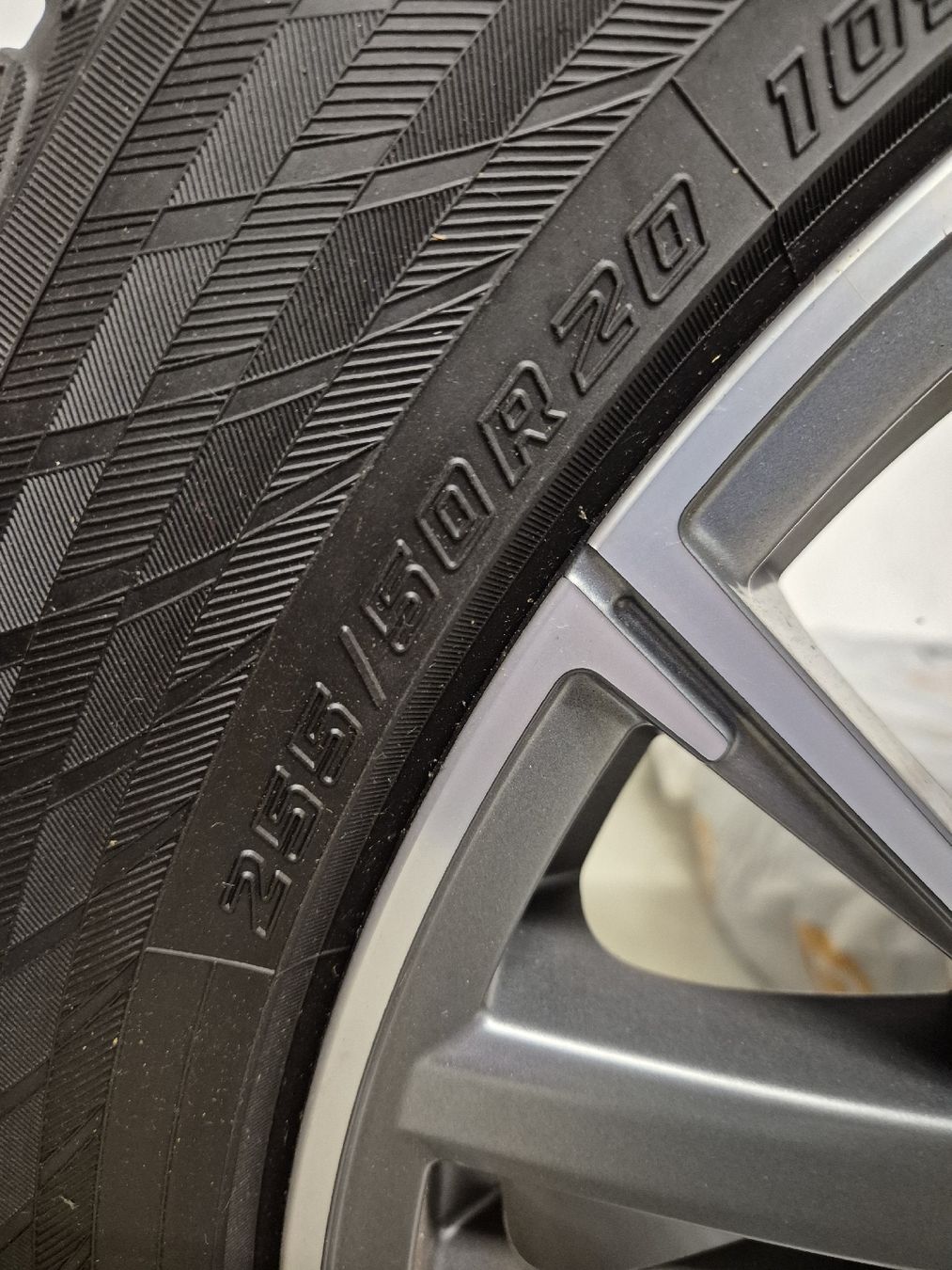 Audi Cerchioni: Audi SQ7/Q7 Felgen R20 – Usato da Einsiedeln venduto da M.Aurel 4