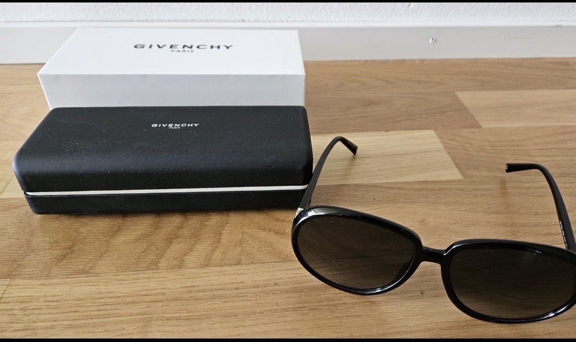 Givenchy Occhiali & Lenti: Givenchy Sonnenbrille  neu NP: 325 – Nuovo (secondo la descrizione) da Zug venduto da dani1529