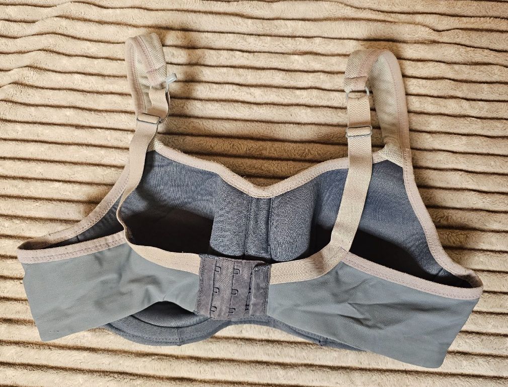 Altra biancheria intima: Grauer Sport BH, Grösse 70C – Usato da Kaisten venduto da saleforfun 1