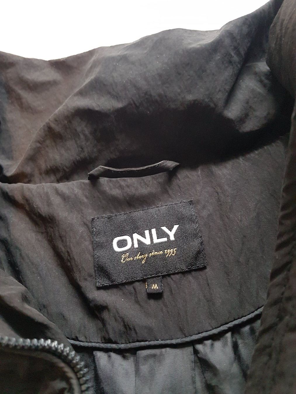 Only Jacken: Schwarze kurze/cropped Winterjacke Grösse M – Gebraucht aus Bern von melaniezurbuchen 2