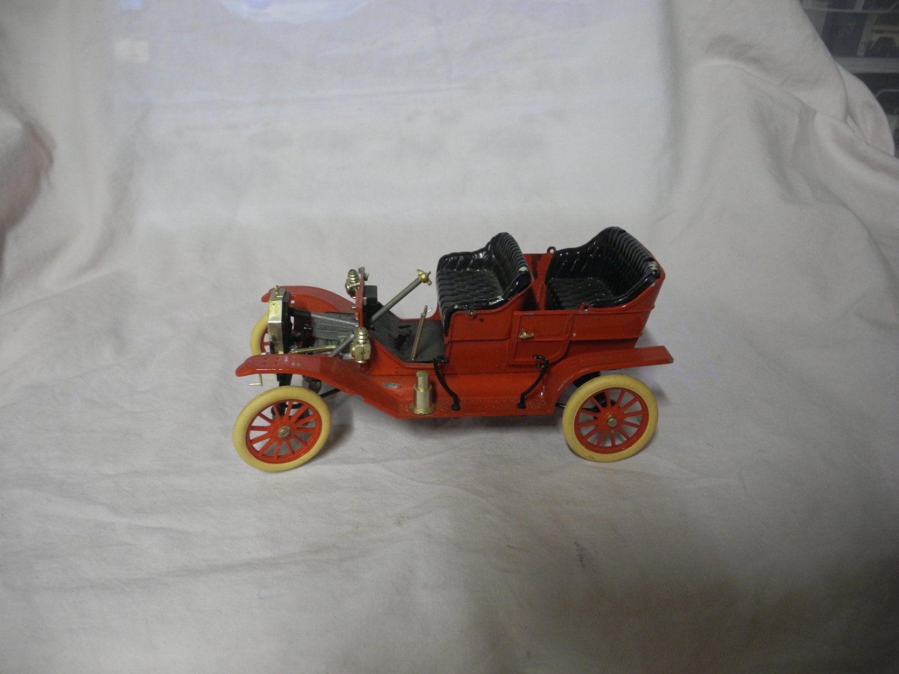 Ford Voitures modèles: OLDTIMER  FORD 1909     1:24   ERSATZTEILSPENDER – Défectueux à Gurtnellen par Murmeli99 1