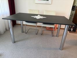 Esszimmertisch