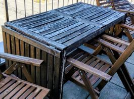  Holztisch: 4 Stühle und Liege mit Polster + inkl. Insel