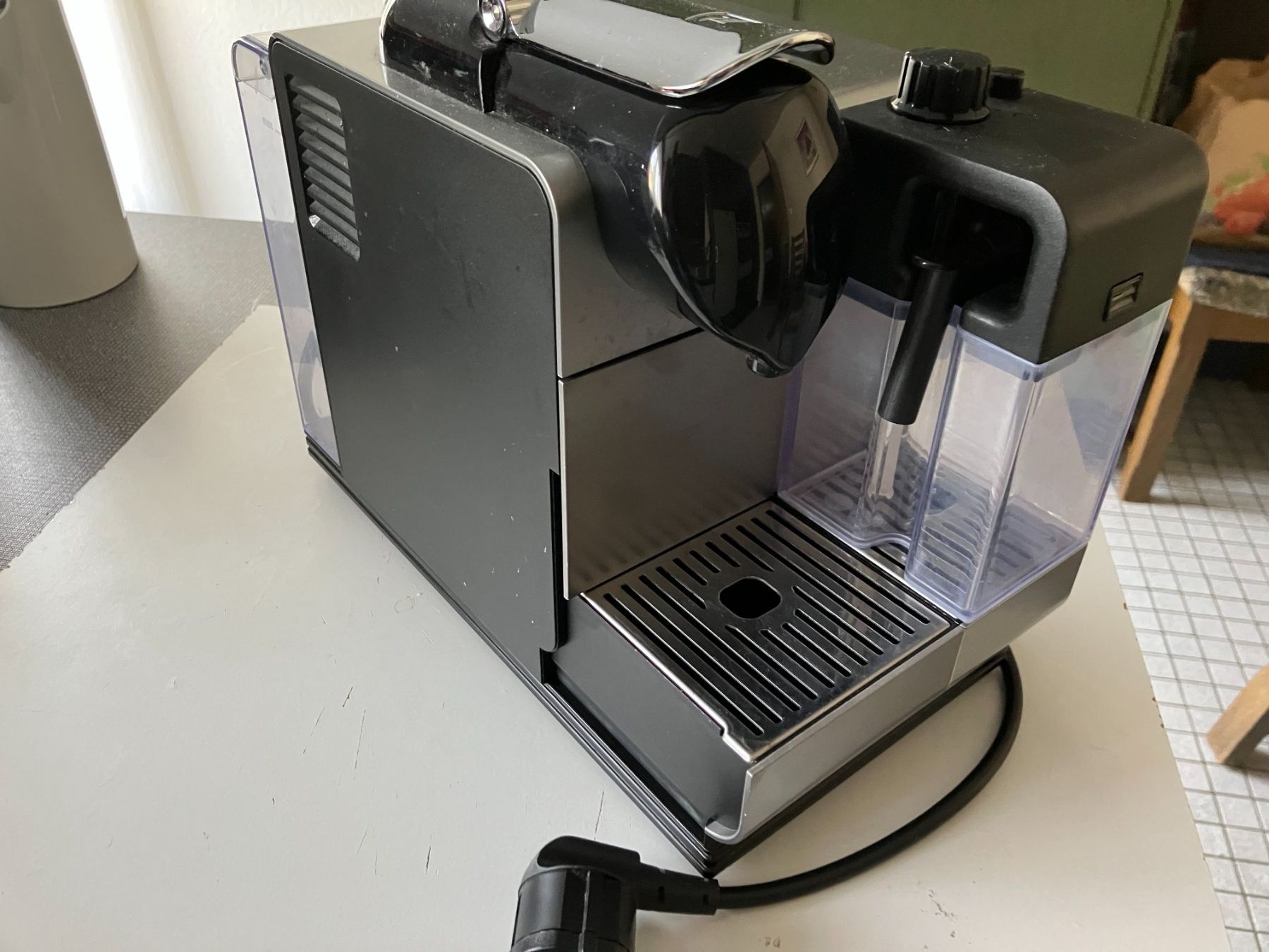 De'Longhi Kaffeemaschinen & Espressomaschinen: Nespresso De Longhi Lattissima – Gebraucht aus Aadorf von heiluz15 2