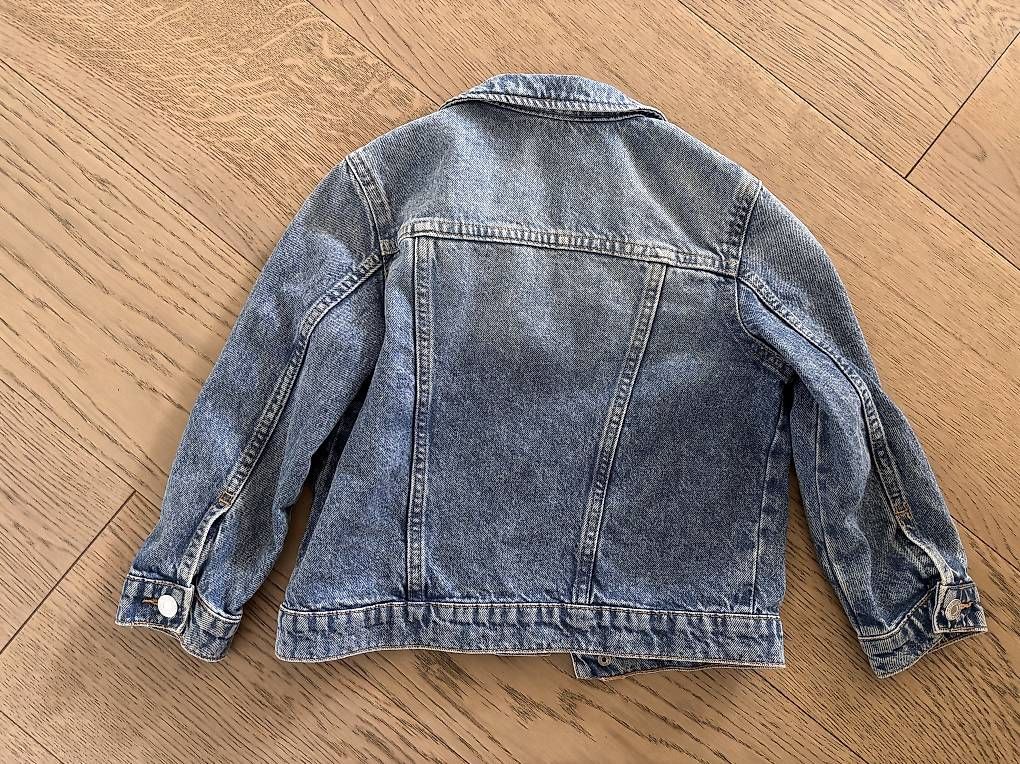 H&M Vestes & Manteaux: Jeansjacke Gr.116 – D'occasion à Wädenswil par kat_7m7k 1
