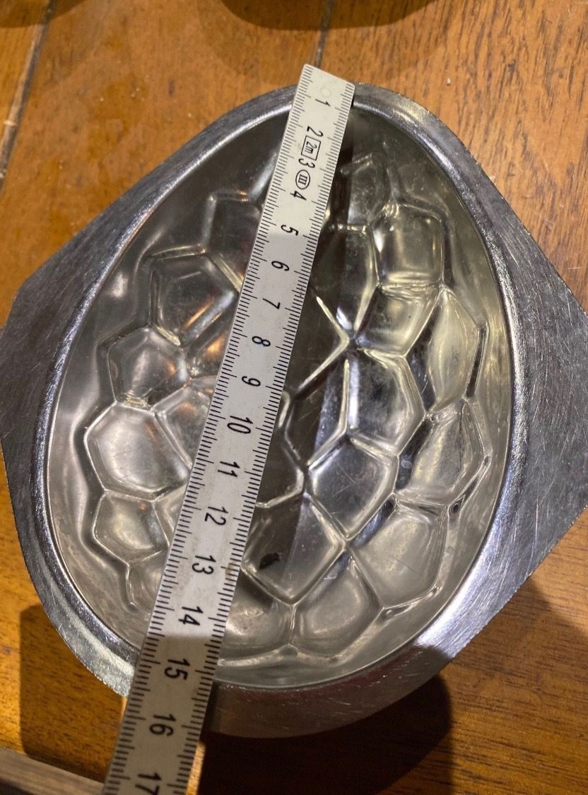 Teglie da forno: Grosse SchokoladenFORM 16 cm Metall 2teilig – Usato da Zürich venduto da stock4you 1