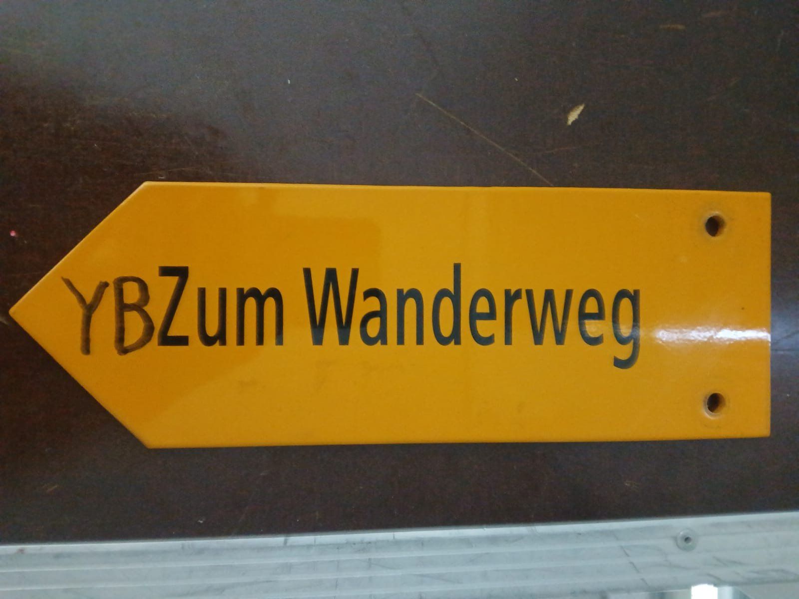 Insegne: Wanderwegweiser "Zum Wanderweg" – Usato da Frutigen venduto da ZheChregg 1