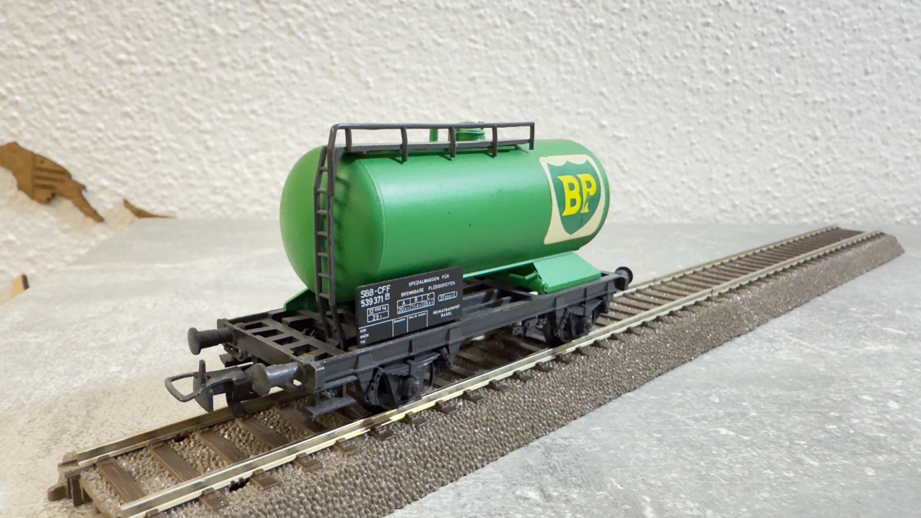 Liliput Modellini di ferrovie: Liliput Kesselwagen BP H0 / DC – Usato da Windlach venduto da Kelebra 5