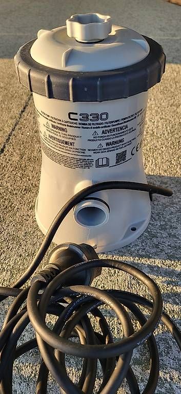 Chauffage: Intex Pool Pumpe C330 – D'occasion à Wangen SZ par daslohntsich