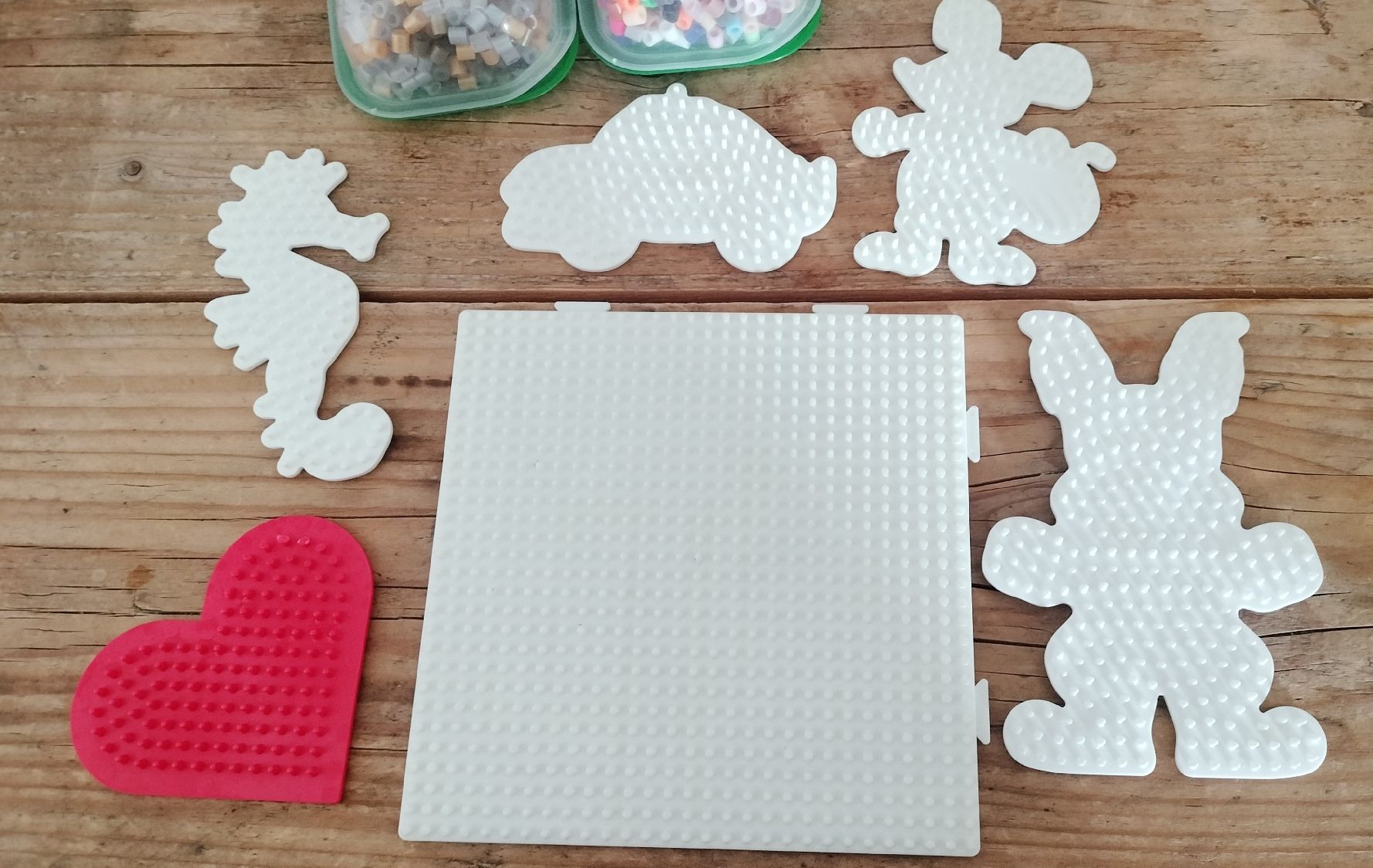 Kit bricolage: Perles à repasser et modèle  – Usato da Villars-sur-Glâne venduto da Pilaune 1