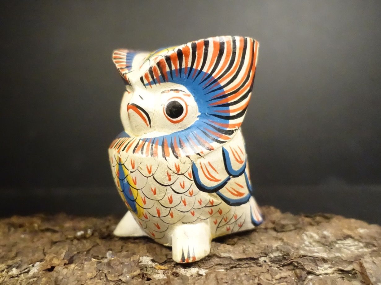 Statuette: Ausdrucksstarkte Eule aus Holz – Usato da Russikon venduto da Eulenfeder